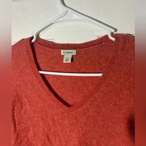LL Bean 100% Cashmere Sweater Womens V Neck Pullover Classic Size Small. Salmon - Picture 6 of 12